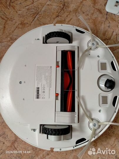 Робот-пылесос Xiaomi Mi Robot Vacuum-Mop Essential