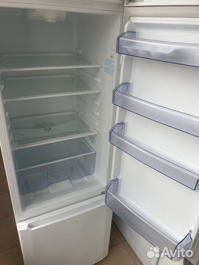 Холодильник двухкамерный Beko CS 325000