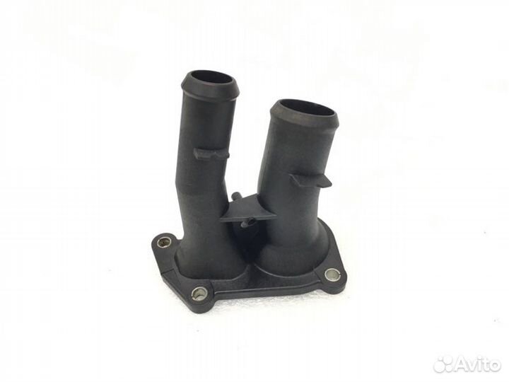 Фланец системы охлаждения Ford Focus 1.6L duratec