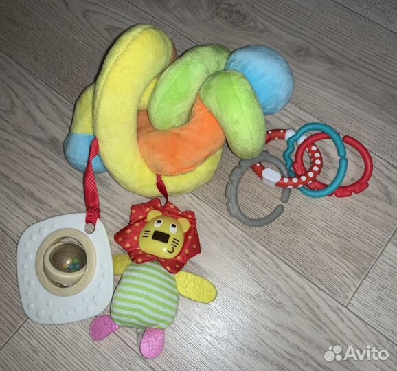 Подвесная игрушка на коляску, кроватку