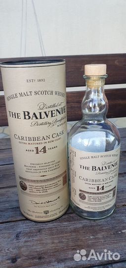 Фирменные коробки и бутылки