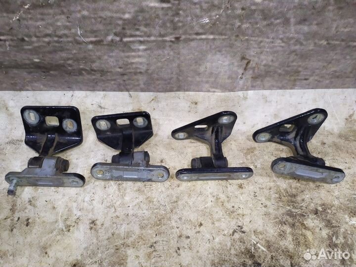 Петли левых дверей Mercedes W211