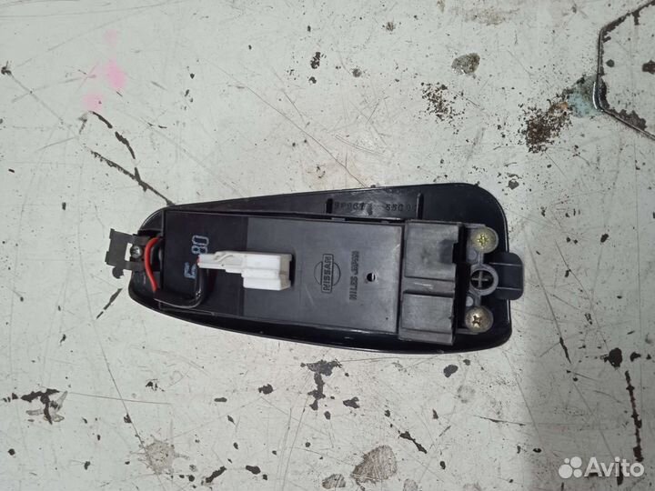 Блок управления стеклоподъёмниками Nissan Sunny