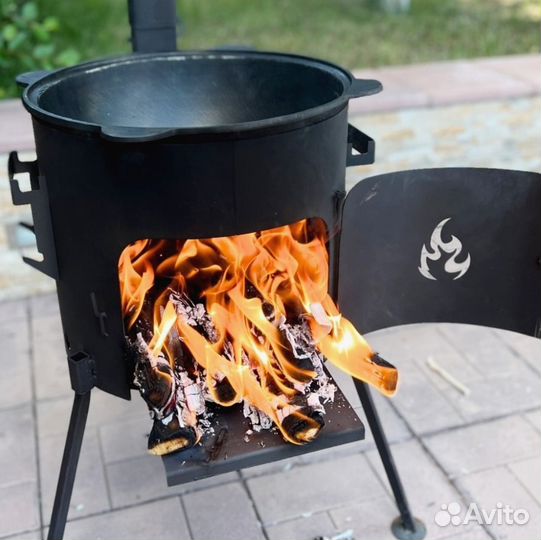 Очаг для казана с трубой и дверцей Премиум