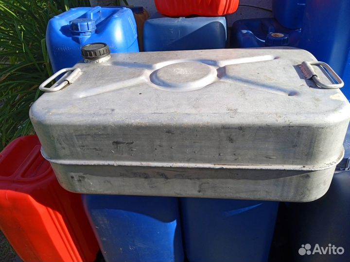 Канистры: металл, алюминий, пластик. 20-50 лит