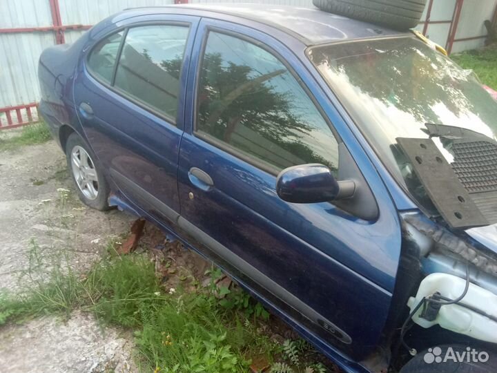 Renault Megane 2.0 МТ, 1998, битый, 380 000 км