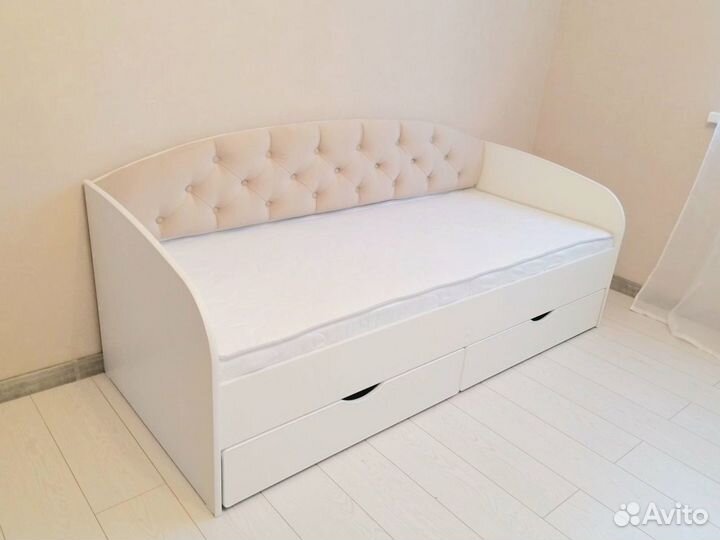 Детская кровать с мягкой спинкой и ящиками