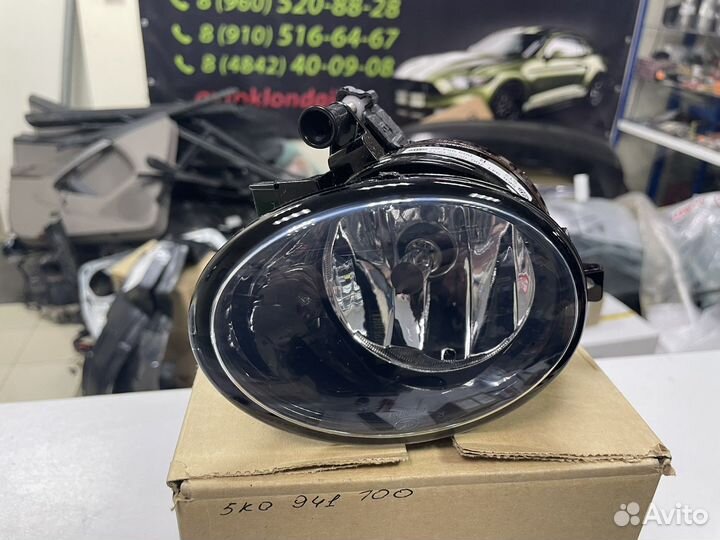 Противотуманка 5K0941700E Фольксваген tiguan