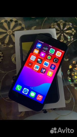 iPhone SE, 64 ГБ