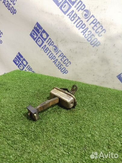 Ограничитель двери задний правый Ssangyong Rexton