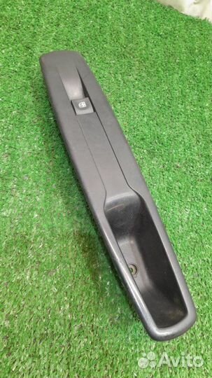 Кнопка стеклоподъемника передняя правая Renault