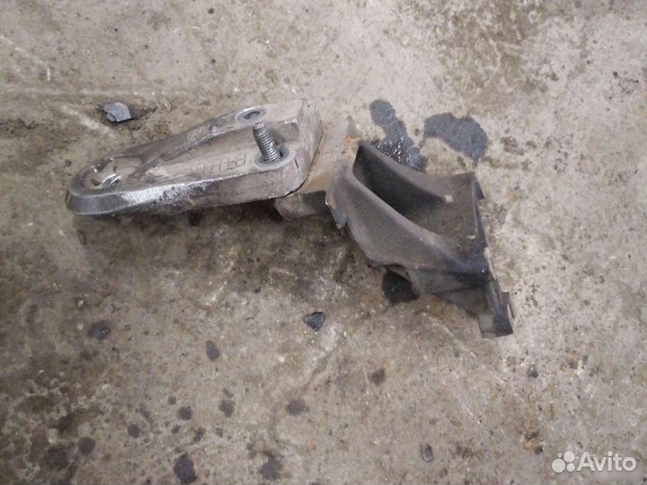 Кронштейн опоры двигателя Chevrolet Lacetti