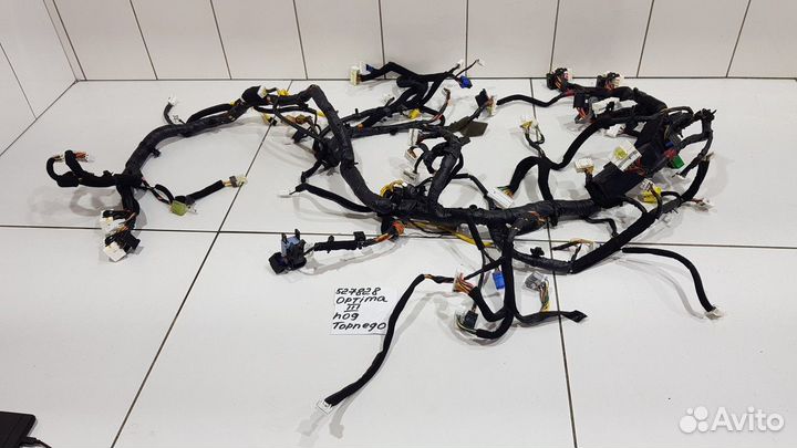 Электропроводка под торпедо (Kia Optima)