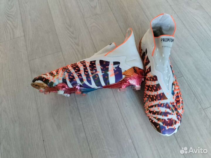 Футбольные бутсы adidas predator