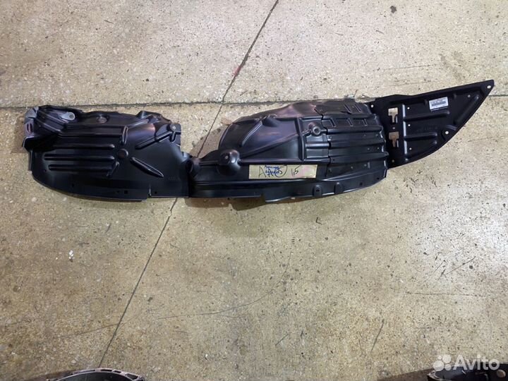 Подкрылок D10E56130B