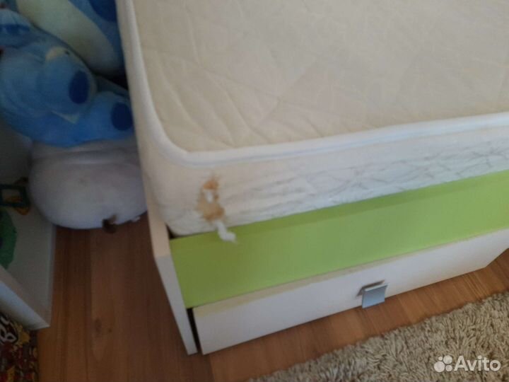 Детская кровать с матрасом
