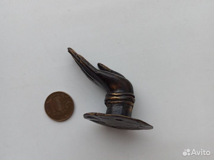 Бронзовая рука, Индонезия