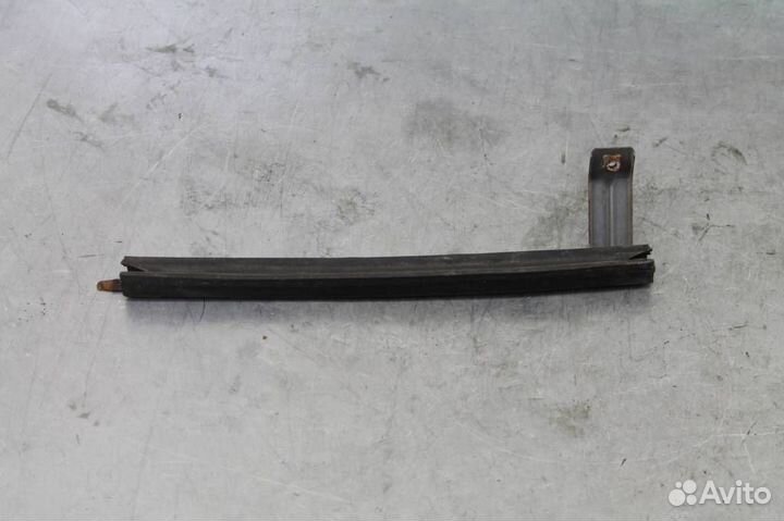 Направляющая стекла двери передней правой Nissan