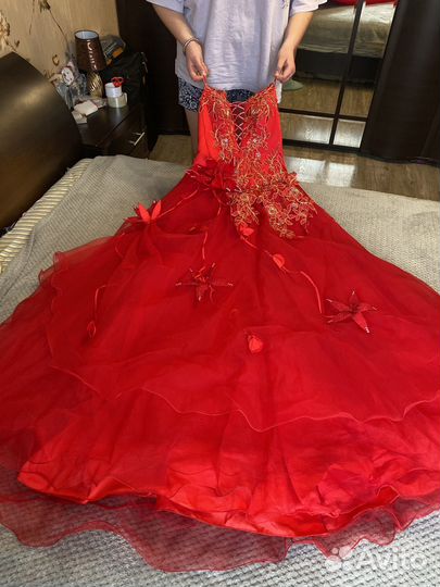 Эффектное вечернее платье,р.44+аксесуары в подарок