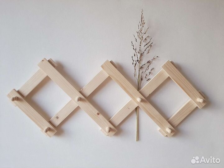 Вешалка настенная деревянная