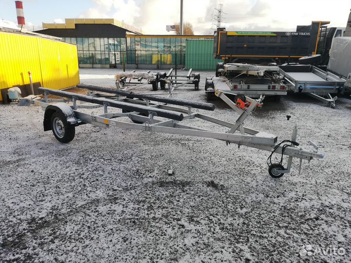 Лодочный прицеп 5.3 метра