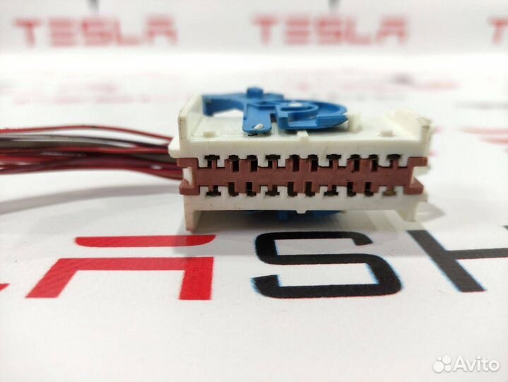 Разъем (фишка) проводки Tesla Model X 2016