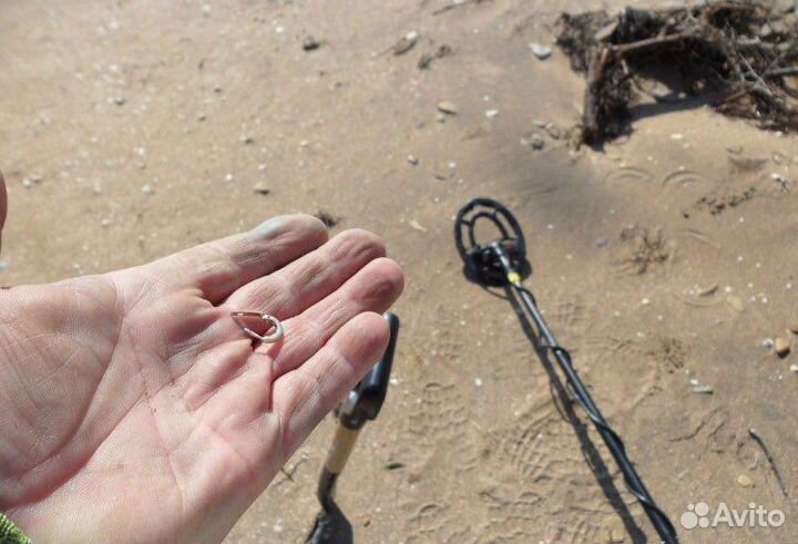 Поиск металлоискателем потерянных вещей, колодцев