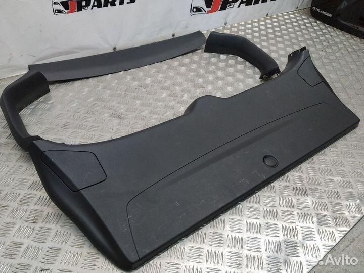 Обшивка двери багажника Mitsubishi Outlander II ре