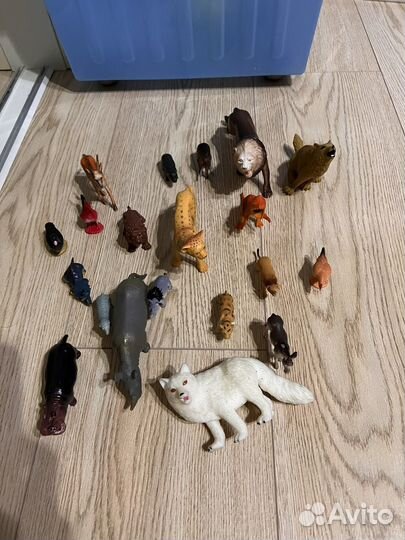 Животные пластиковые
