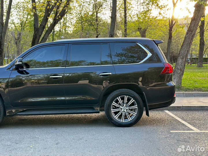 Lexus LX 4.5 AT, 2015, 215 170 км