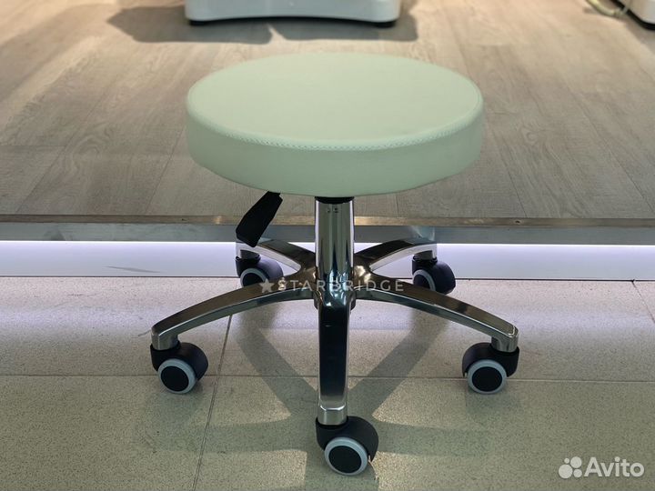 Стул мастера педикюра ультранизкий