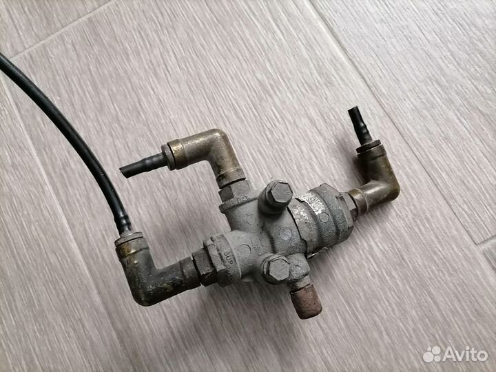 Клапан пневматический для Volvo