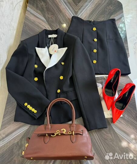 Костюм с юбкой