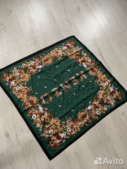 Шелковый платок новый