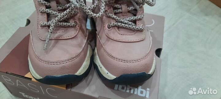 Кроссовки для девочки