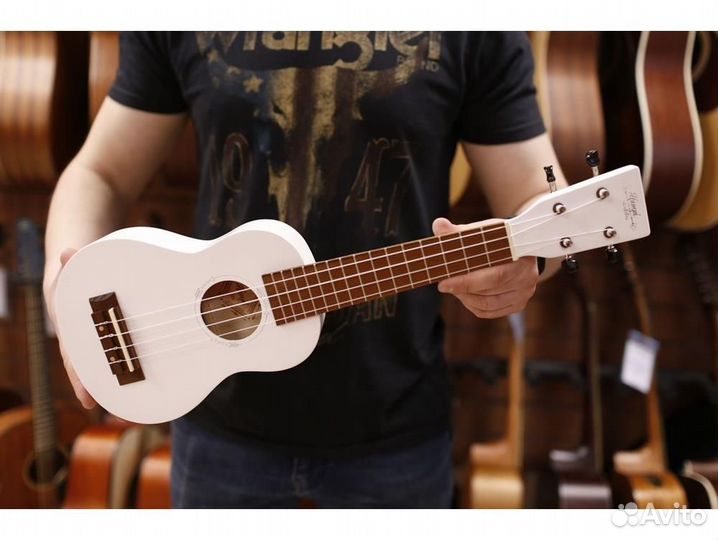 Hampi SBK-White Укулеле сопрано, цвет белый с чехл