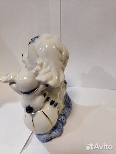 Статуэтка собака со щенком гжель