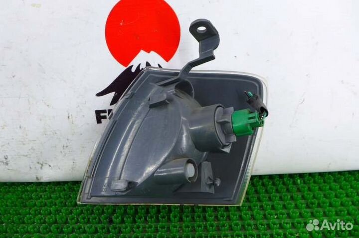 Габарит передний правый Mazda Demio DW3W B3 2002