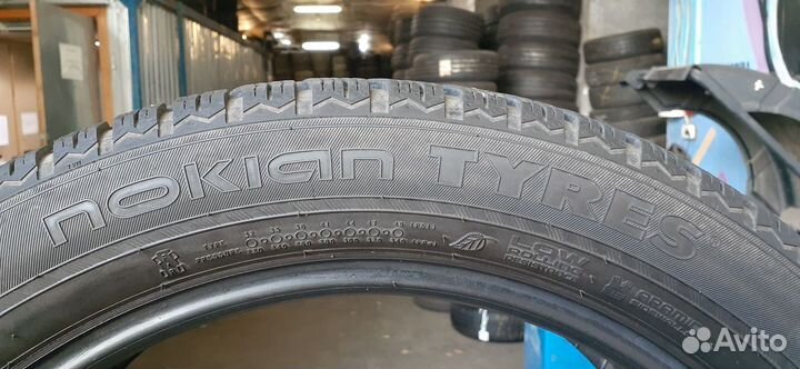 Nokian Tyres WR SUV 4 235/50 R19