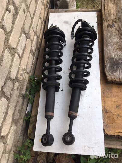 Амортизаторы передние Toyota Sequoia 5,7