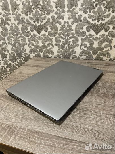 Мощный ультрабук Ryzen 3 4300/512gb ssd/4GB озу