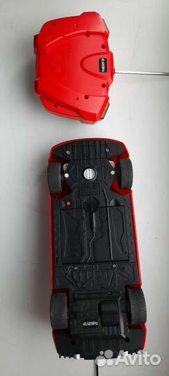 Машина на радиоуправлении требует ремонта