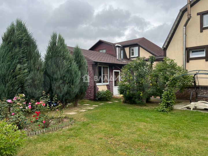 Дом 255 м² на участке 7 сот.