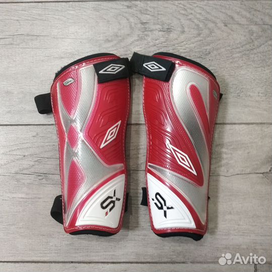 Футбольные щитки Umbro