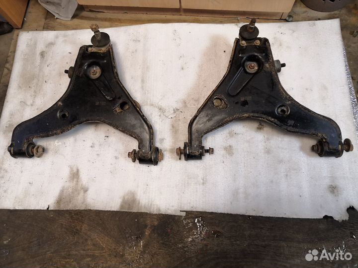 Mitsubishi Pajero Sport 3 рычаг передний нижний