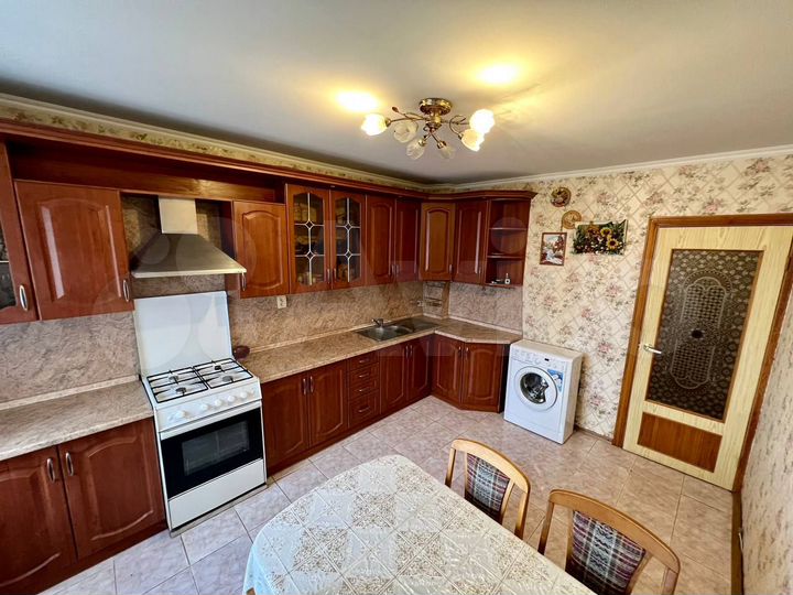 2-к. квартира, 68 м², 8/10 эт.