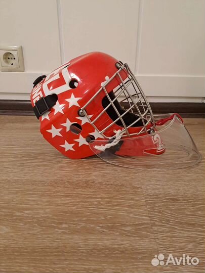 Хоккейный вратарский шлем