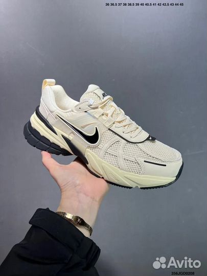 Кроссовки Nike V2K Run Runtekk бежевые