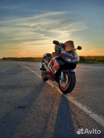 Honda cbr 919 rr fireblade