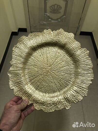 Тарелки декоративные пластиковые